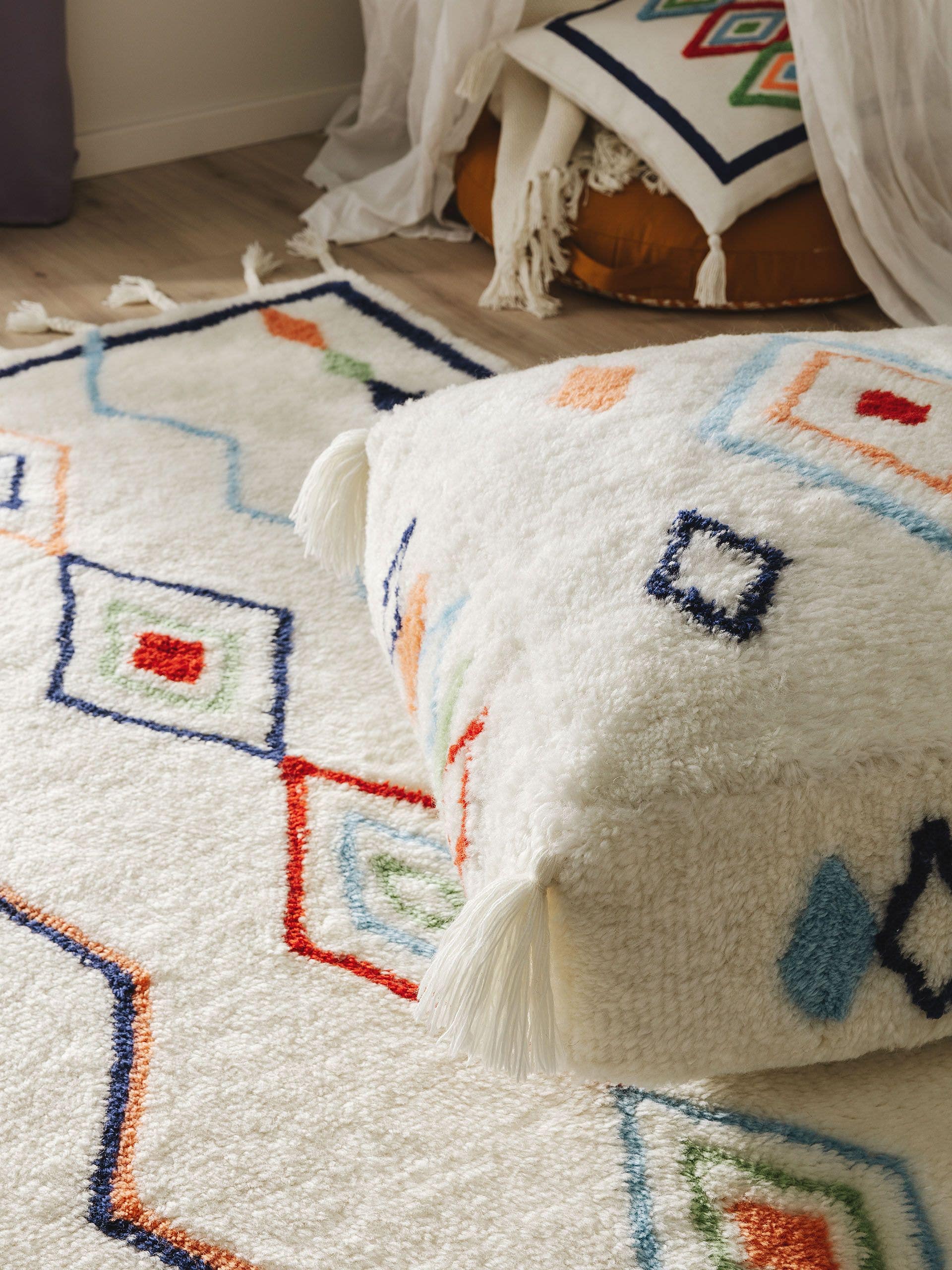 Handgefertigter Woll-Pouf Malika