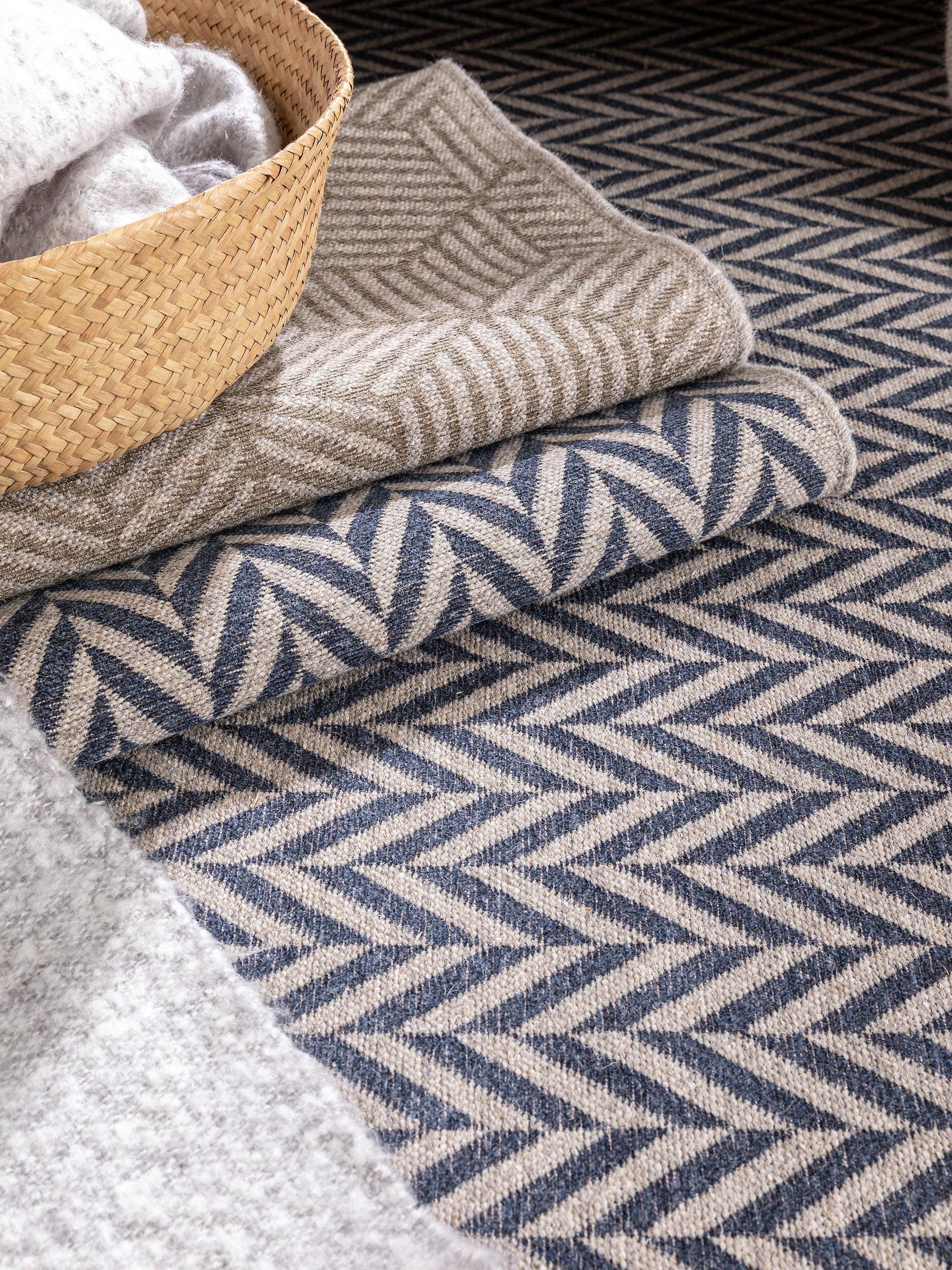 Tapis de passage en laine Jacob bleu foncé
